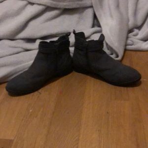 Grey boots with zipper